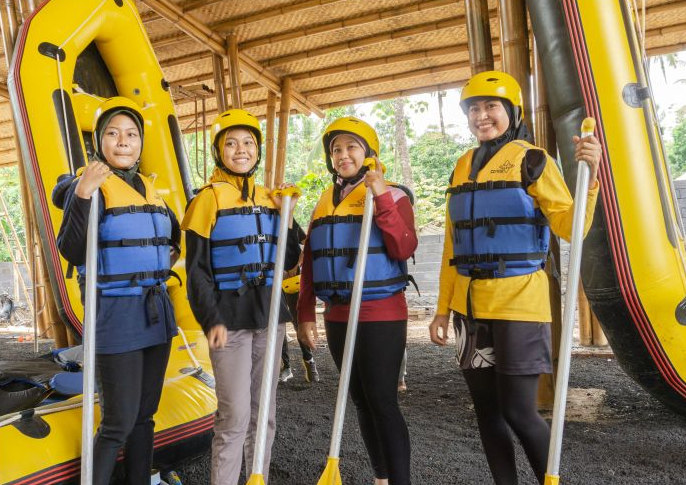 7 Tips Memilih Pakaian yang Tepat untuk Rafting